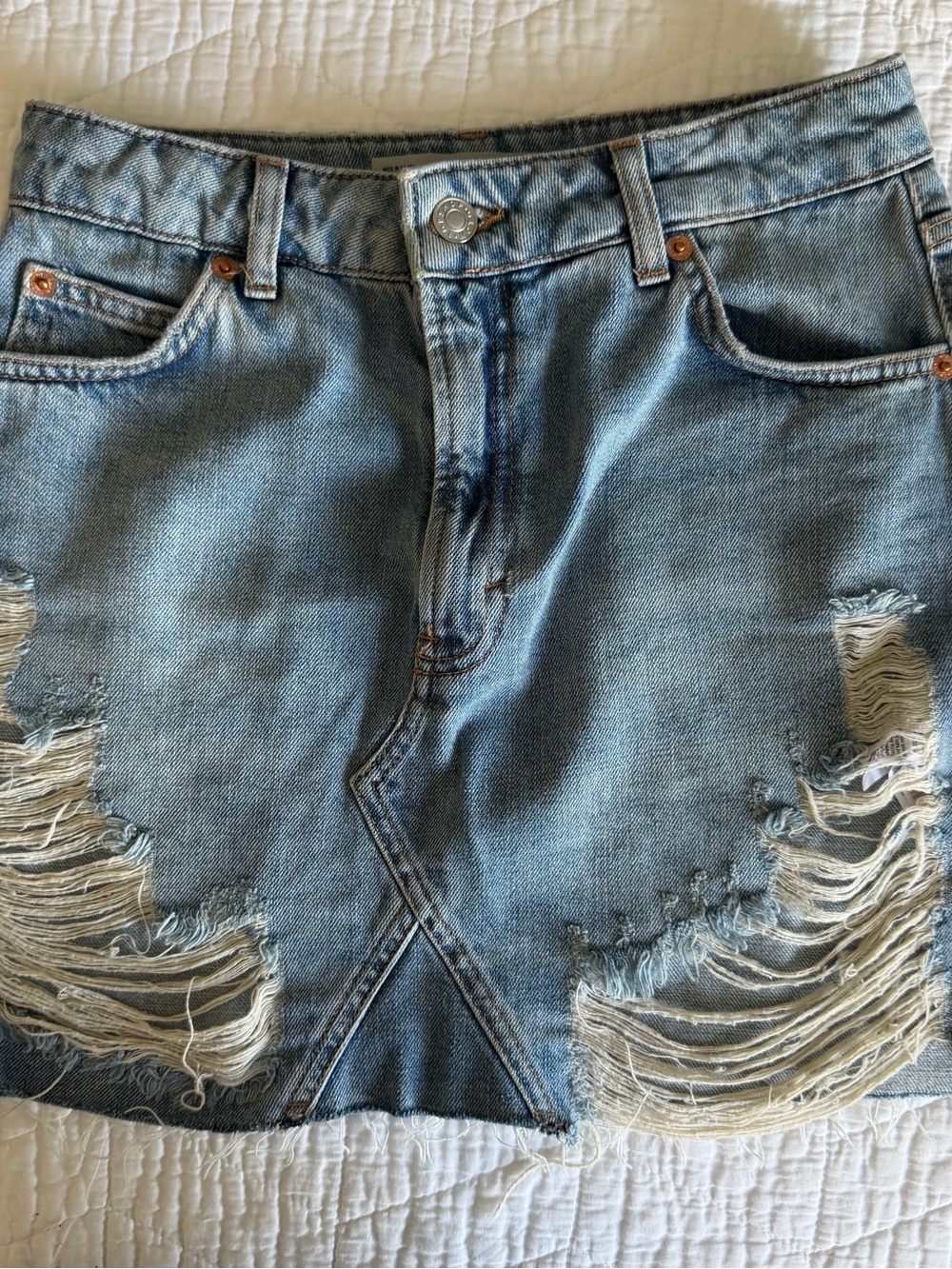 Topshop MOTO faded blue high-rise distressed denim mini skirt size USA 4